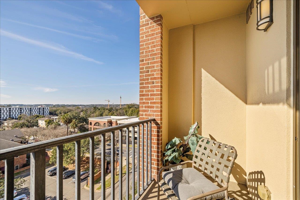 215 W College Avenue Unit: 406A
