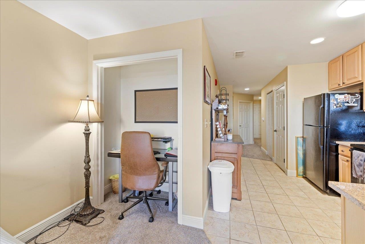 215 W College Avenue Unit: 406A