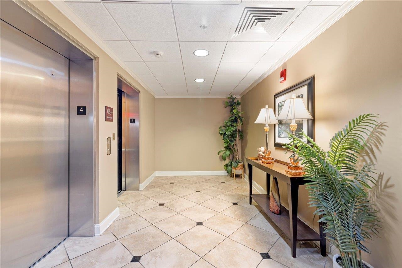215 W College Avenue Unit: 406A