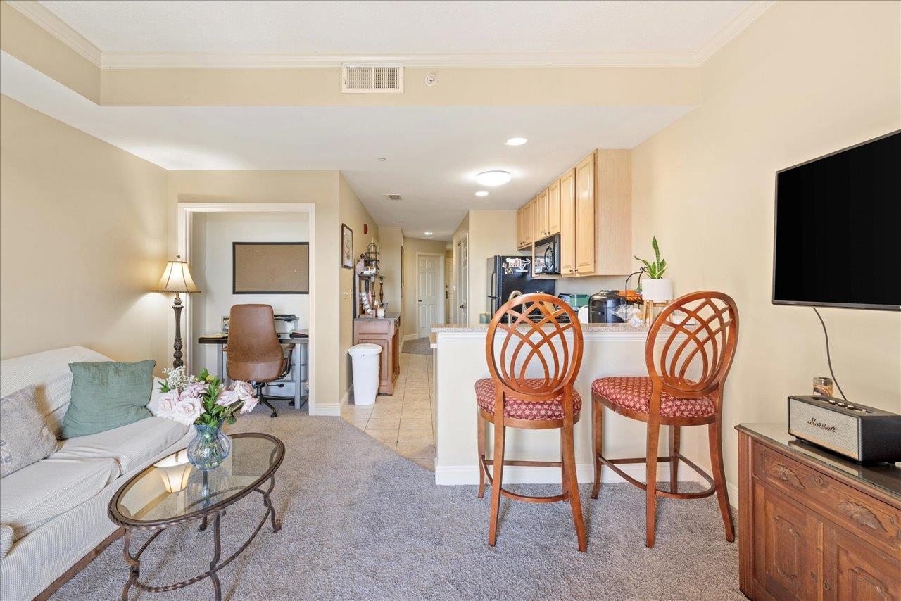 215 W College Avenue Unit: 406A