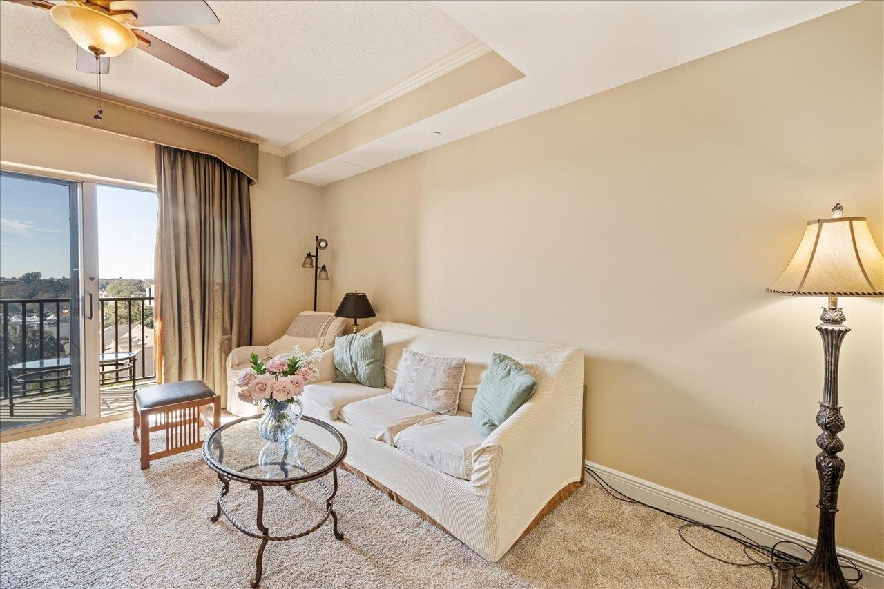 215 W College Avenue Unit: 406A
