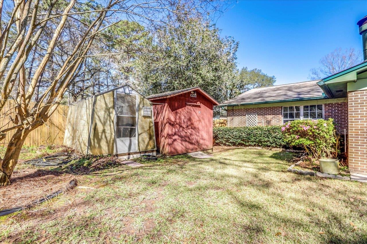 1813 Salmon Dr