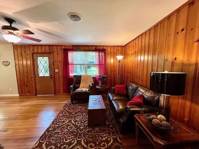 1913 SUNSET LN