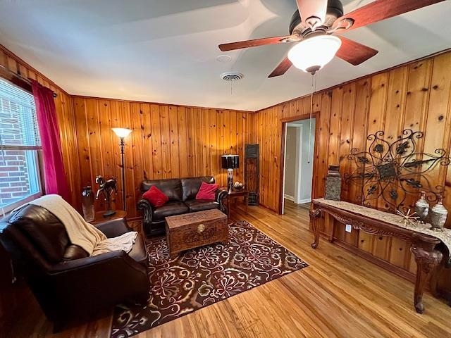 1913 SUNSET LN