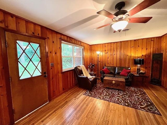 1913 SUNSET LN