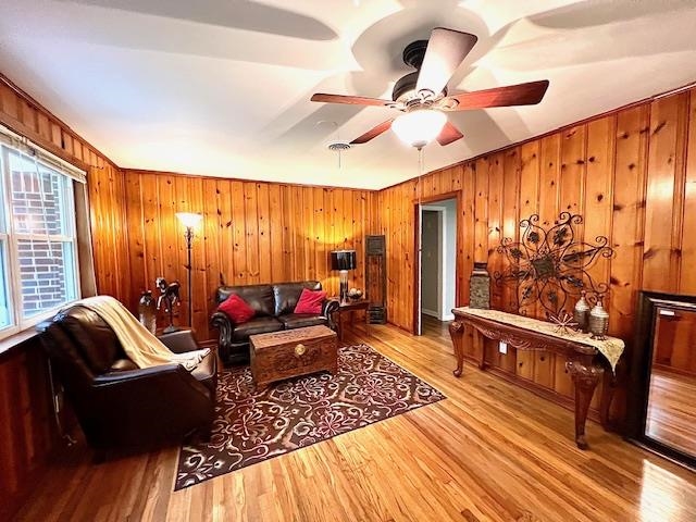 1913 SUNSET LN