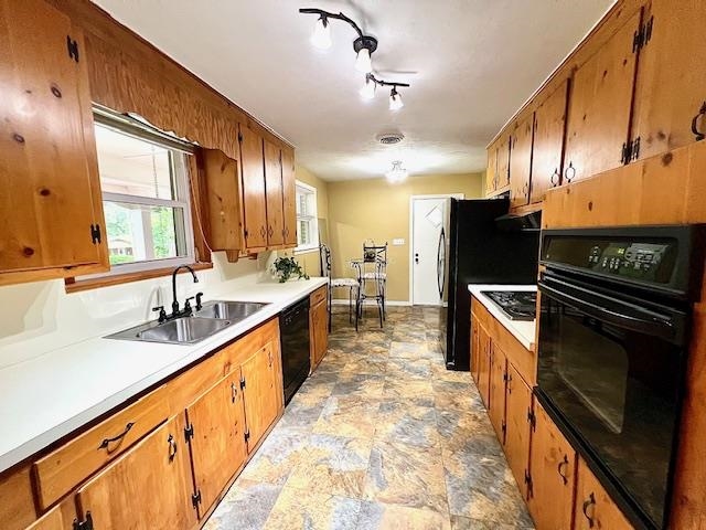 1913 SUNSET LN
