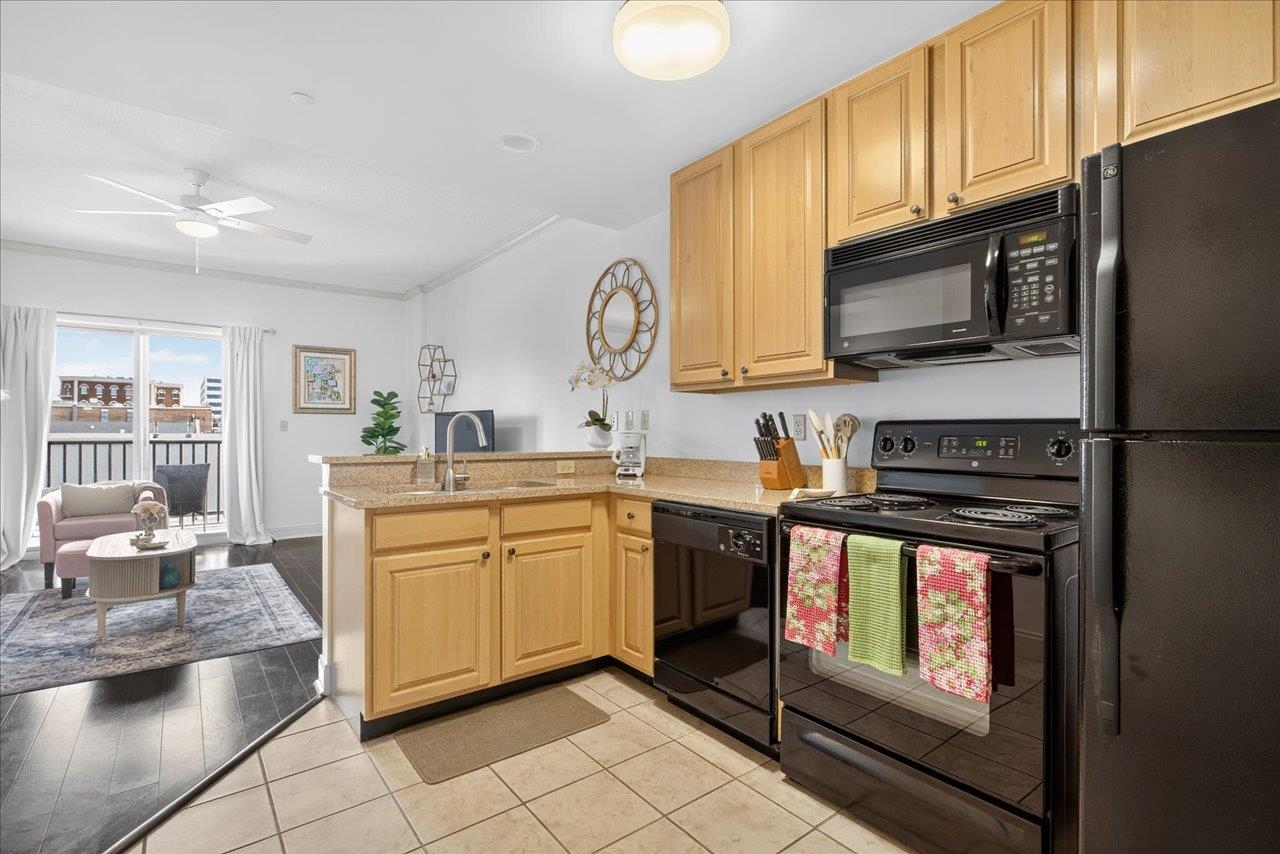 215 W COLLEGE Avenue Unit: 510