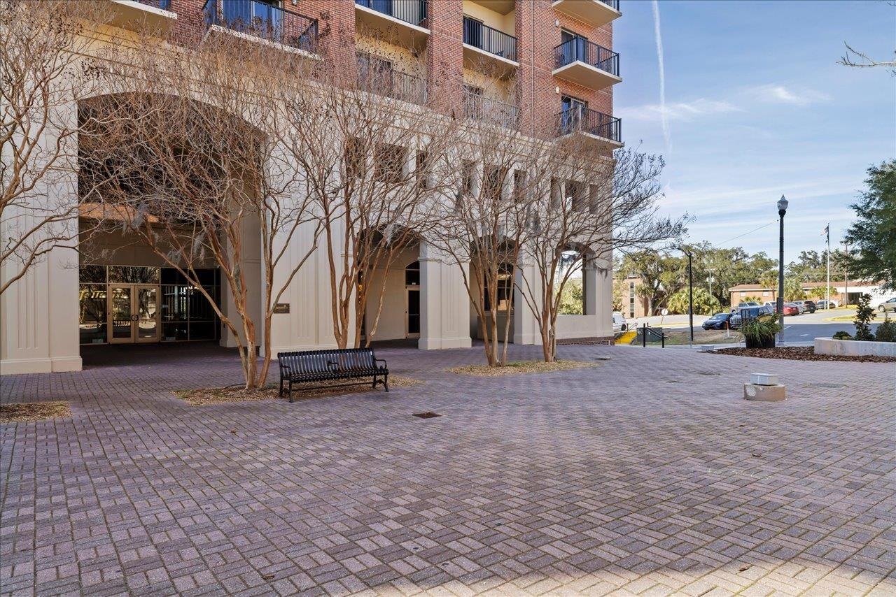 215 W COLLEGE Avenue Unit: 510