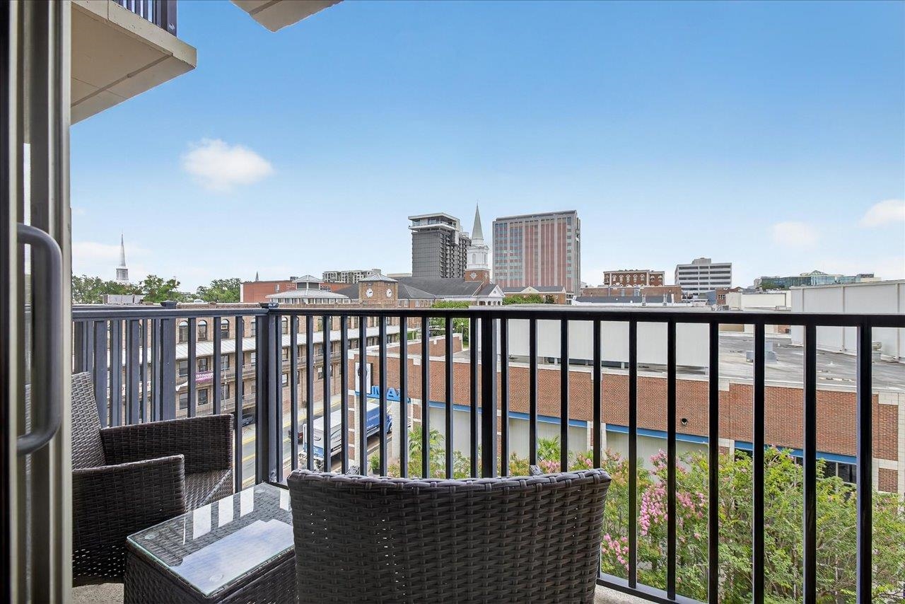 215 W COLLEGE Avenue Unit: 510