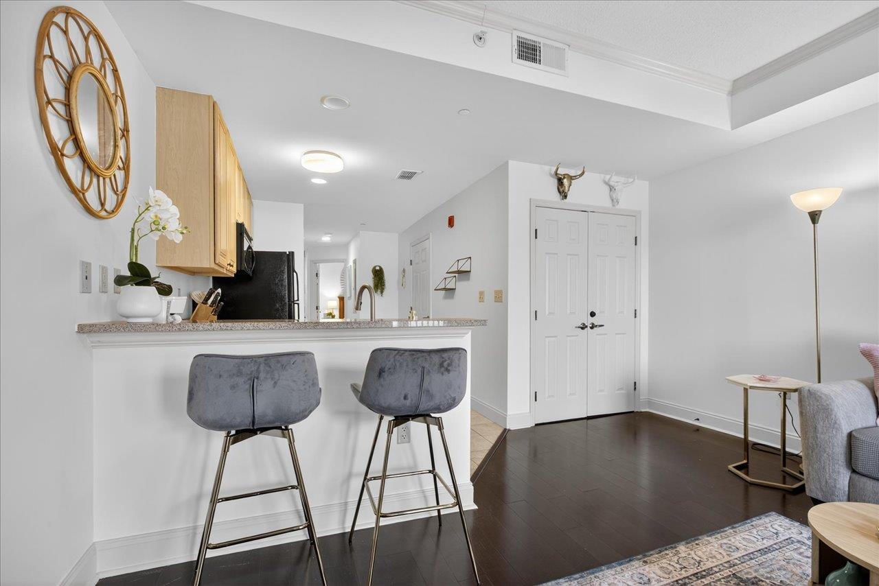 215 W COLLEGE Avenue Unit: 510