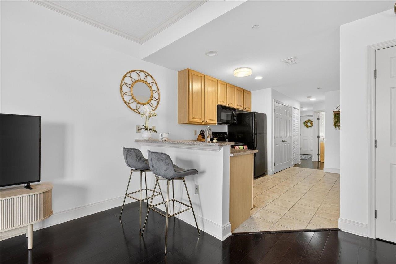 215 W COLLEGE Avenue Unit: 510