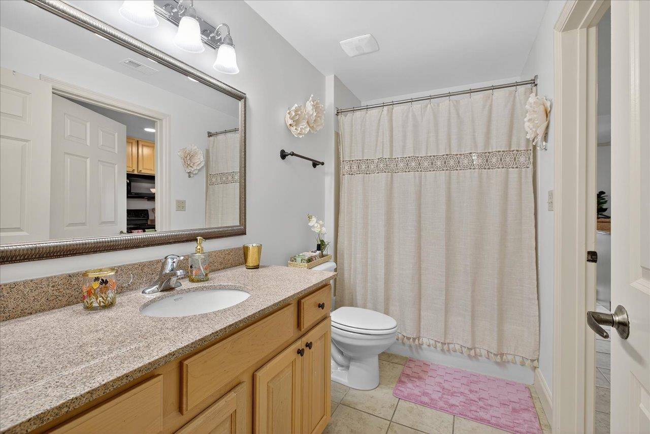 215 W COLLEGE Avenue Unit: 510