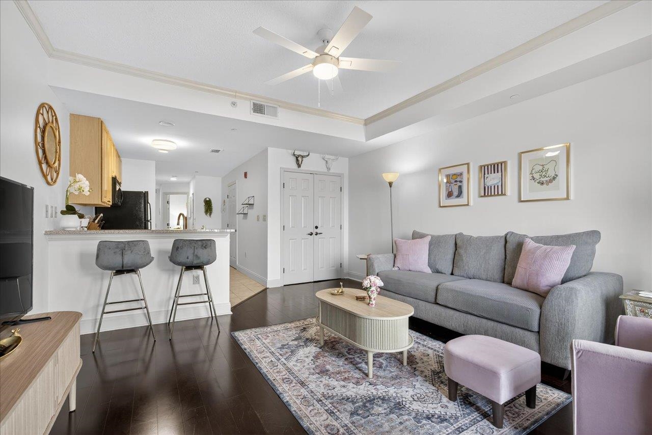 215 W COLLEGE Avenue Unit: 510