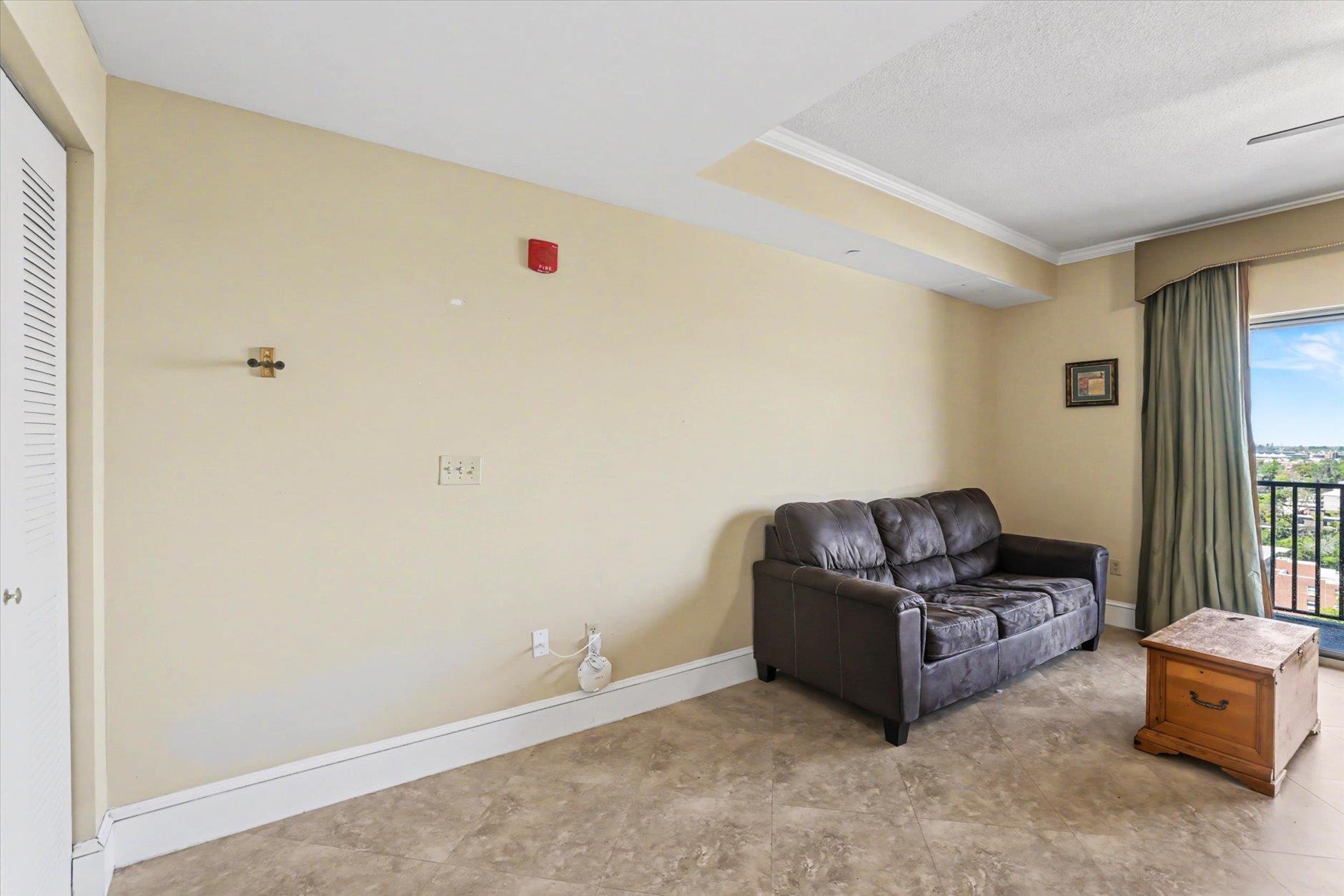 215 W COLLEGE Avenue Unit: 606B
