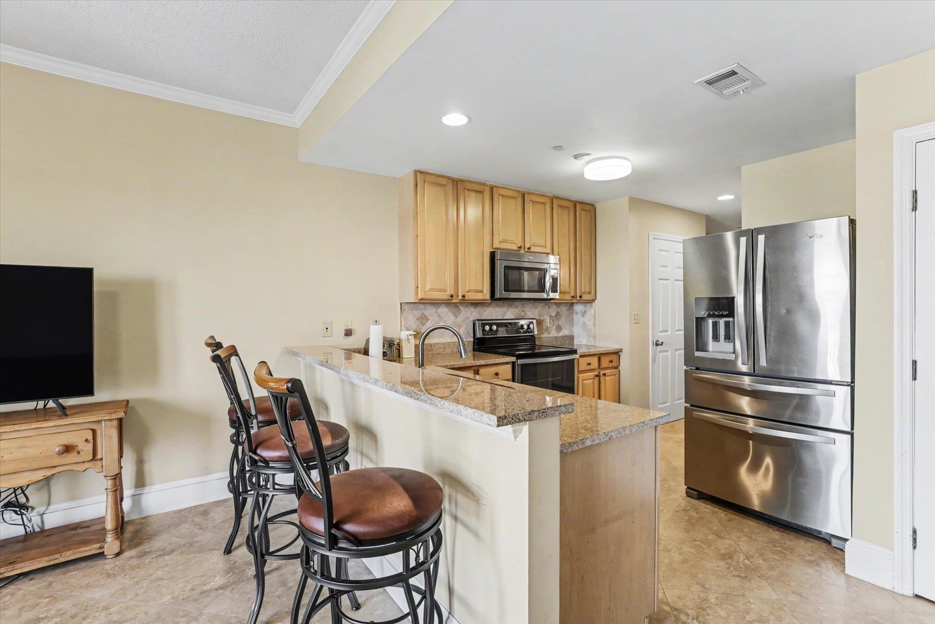 215 W COLLEGE Avenue Unit: 606B
