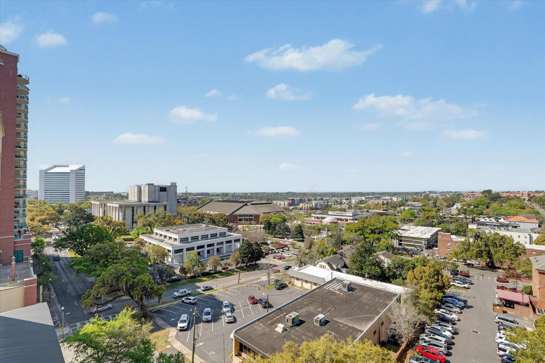 215 W COLLEGE Avenue Unit: 606B