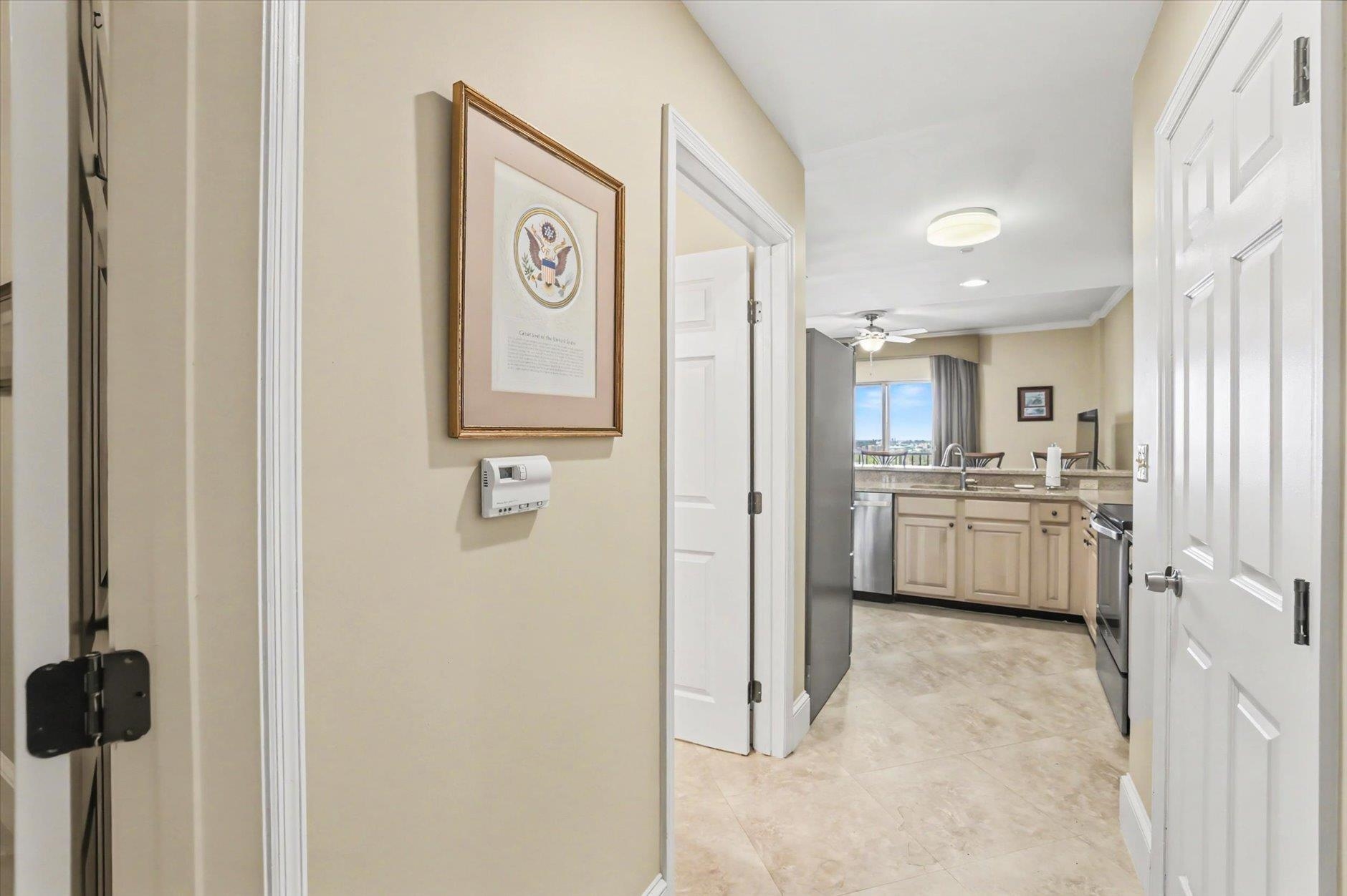 215 W COLLEGE Avenue Unit: 606B