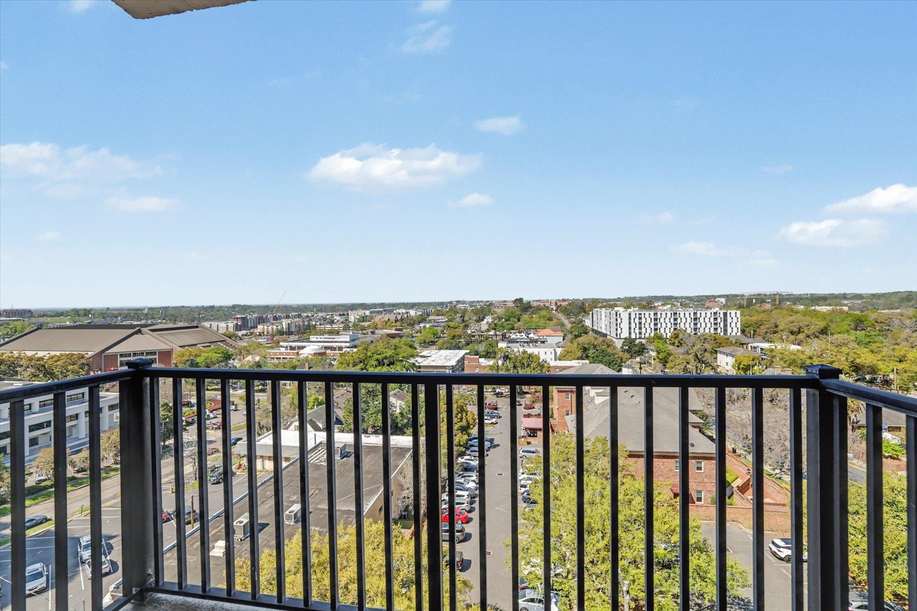 215 W COLLEGE Avenue Unit: 606B