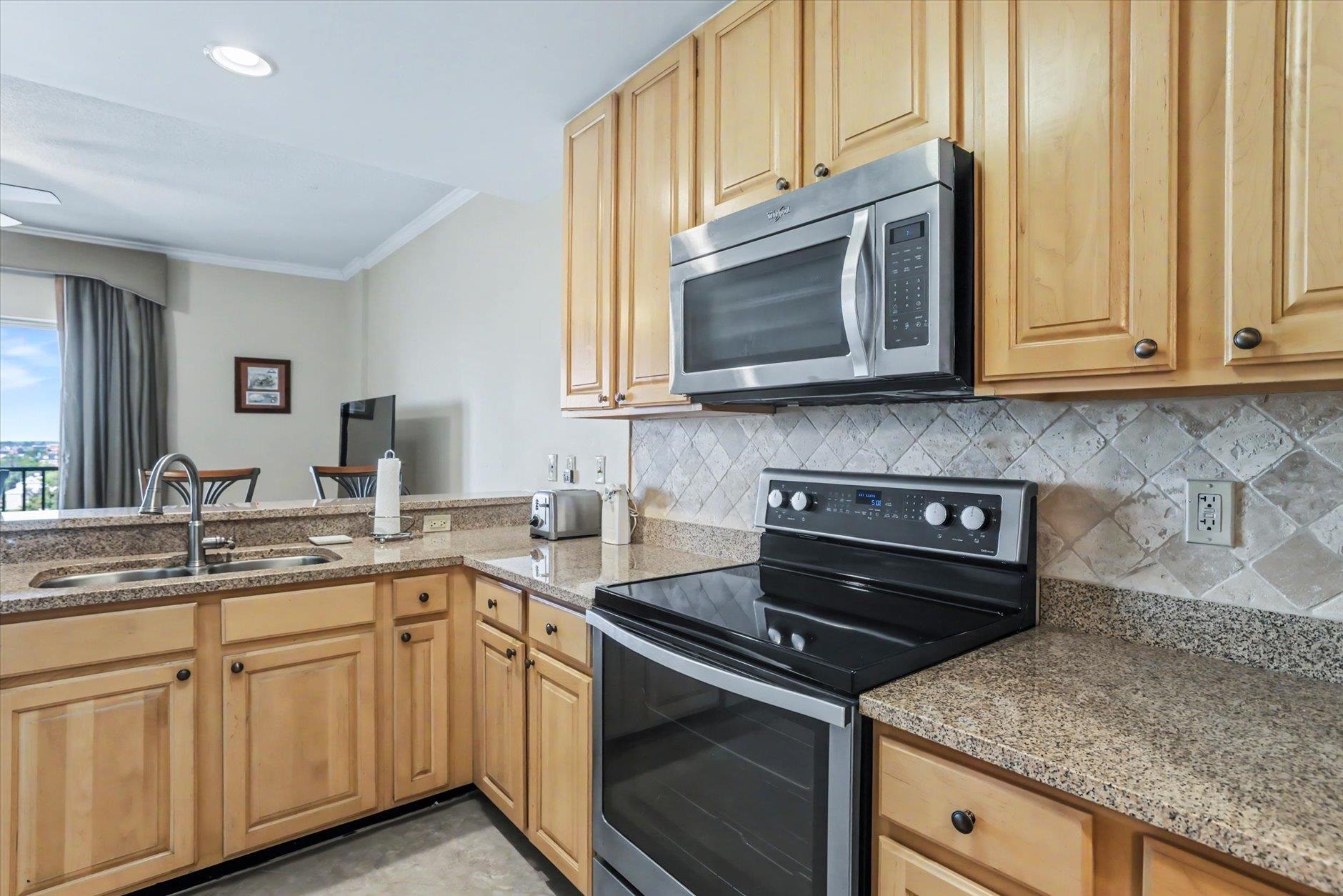 215 W COLLEGE Avenue Unit: 606B