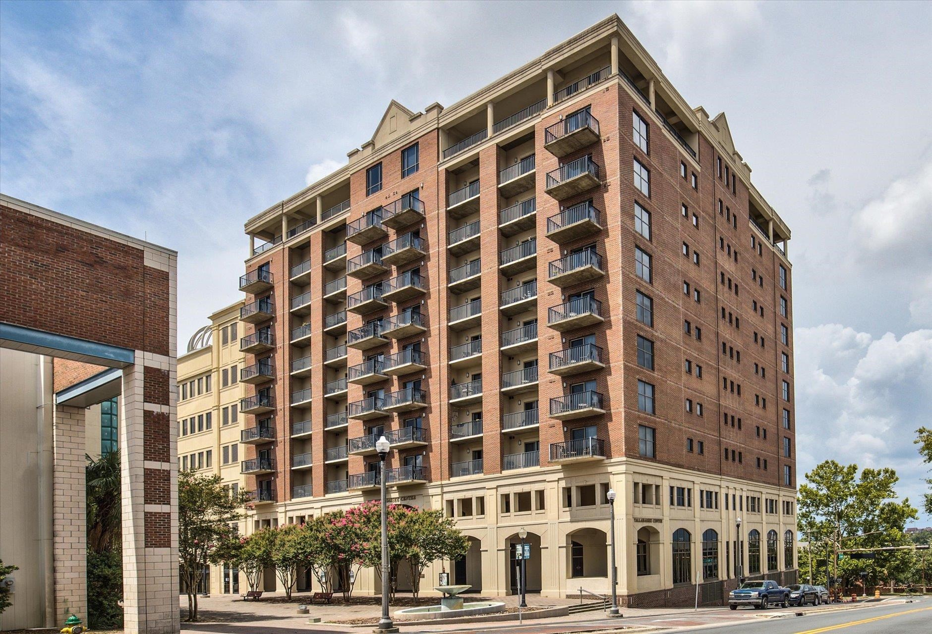 215 W COLLEGE Avenue Unit: 606B