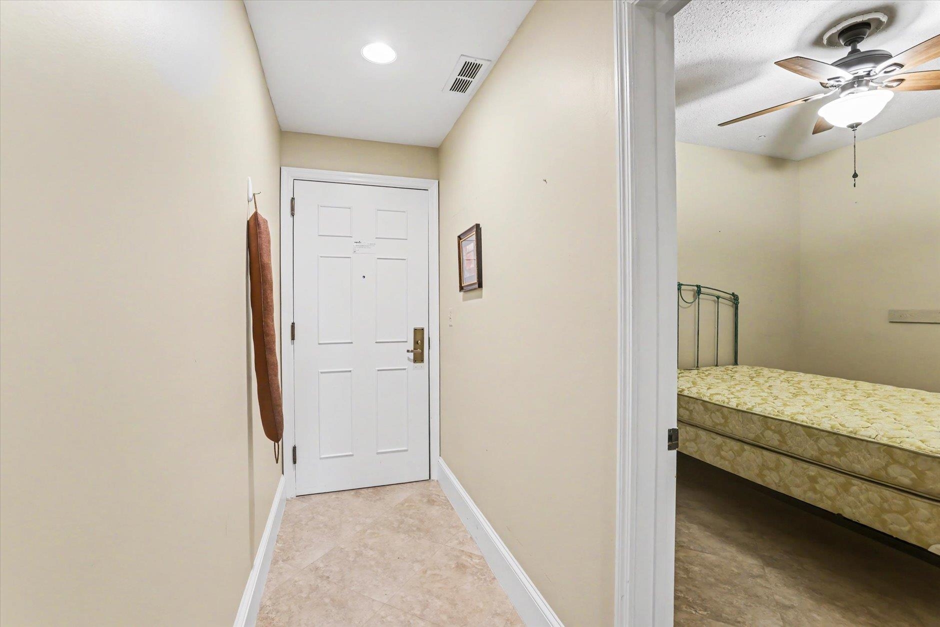 215 W COLLEGE Avenue Unit: 606B