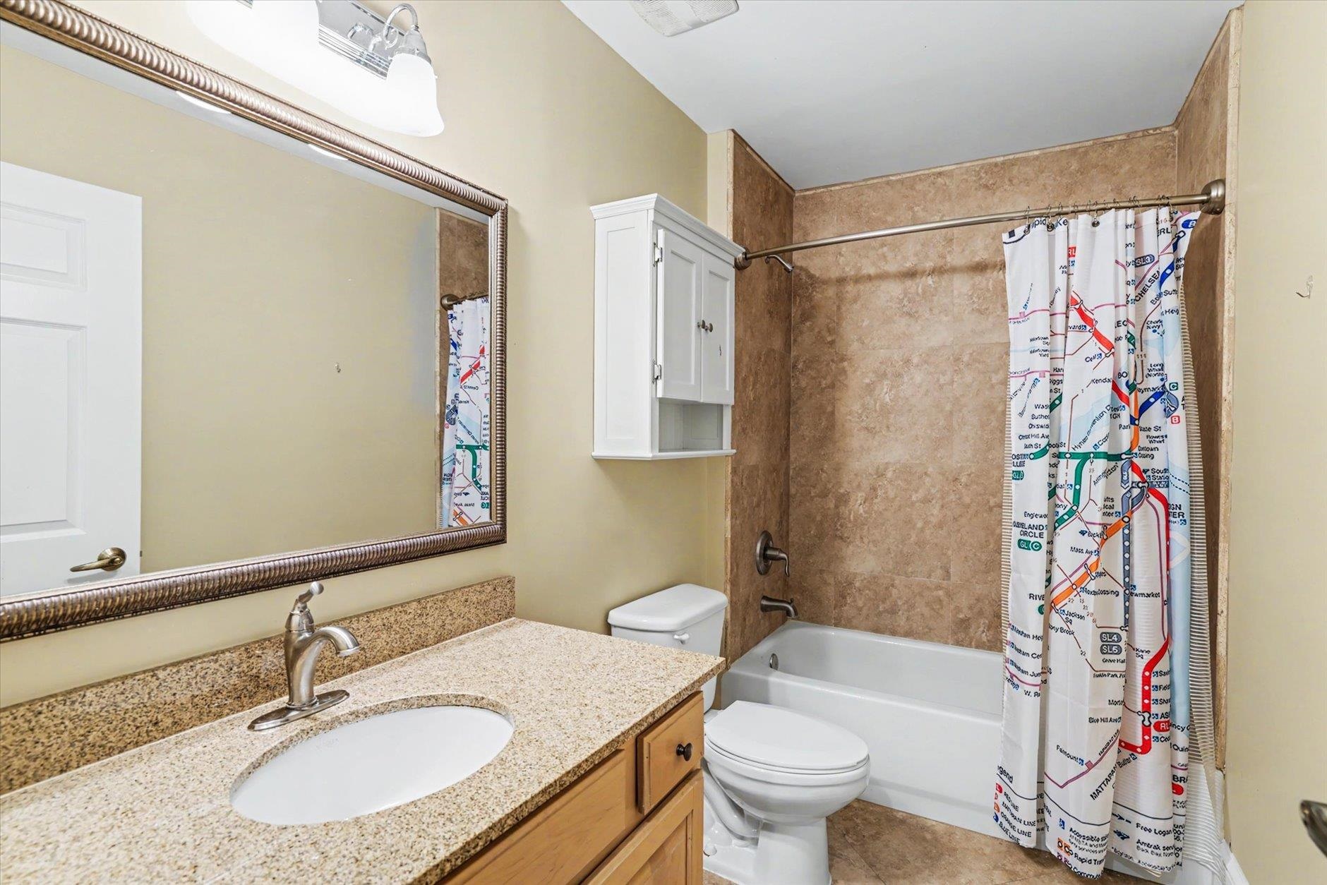 215 W COLLEGE Avenue Unit: 606B