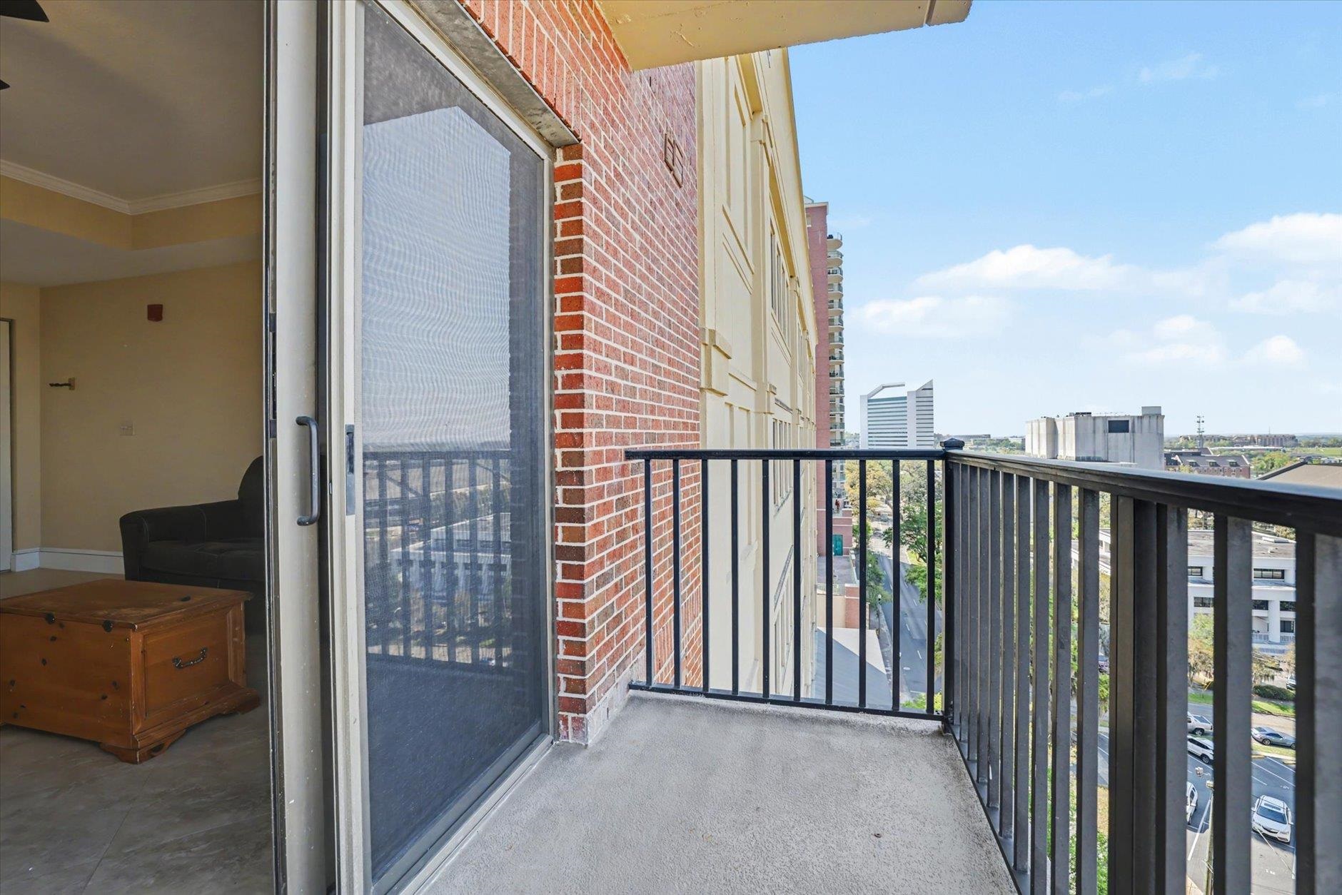 215 W COLLEGE Avenue Unit: 606B