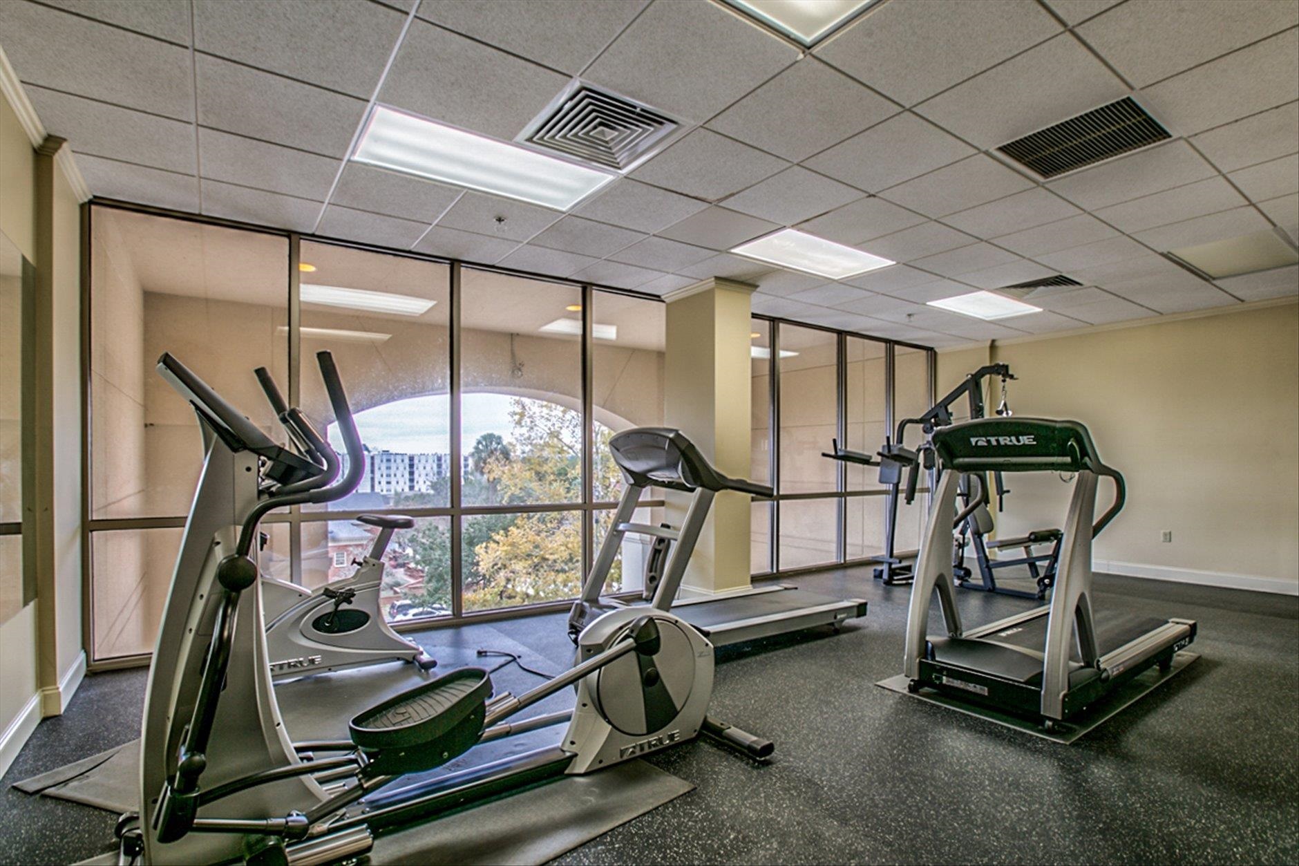215 W COLLEGE Avenue Unit: 606B