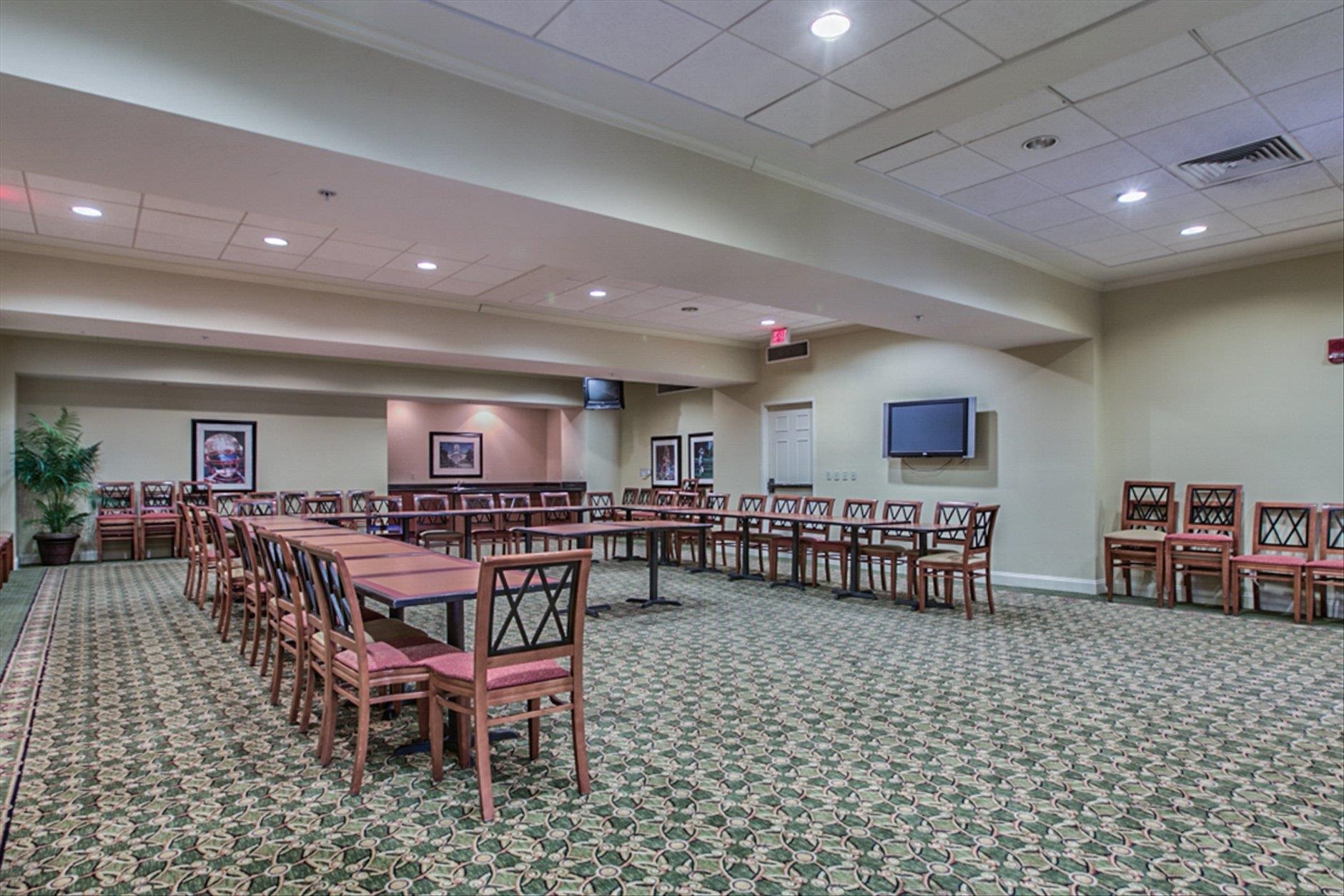 215 W COLLEGE Avenue Unit: 606B