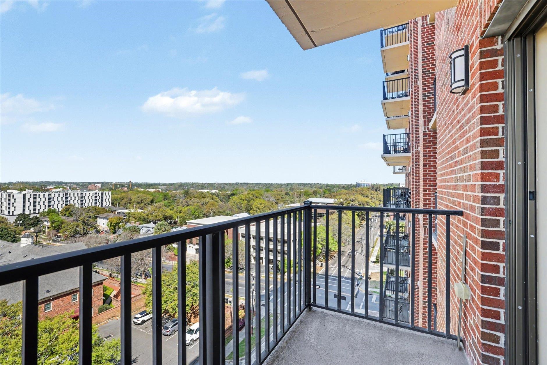 215 W COLLEGE Avenue Unit: 606B