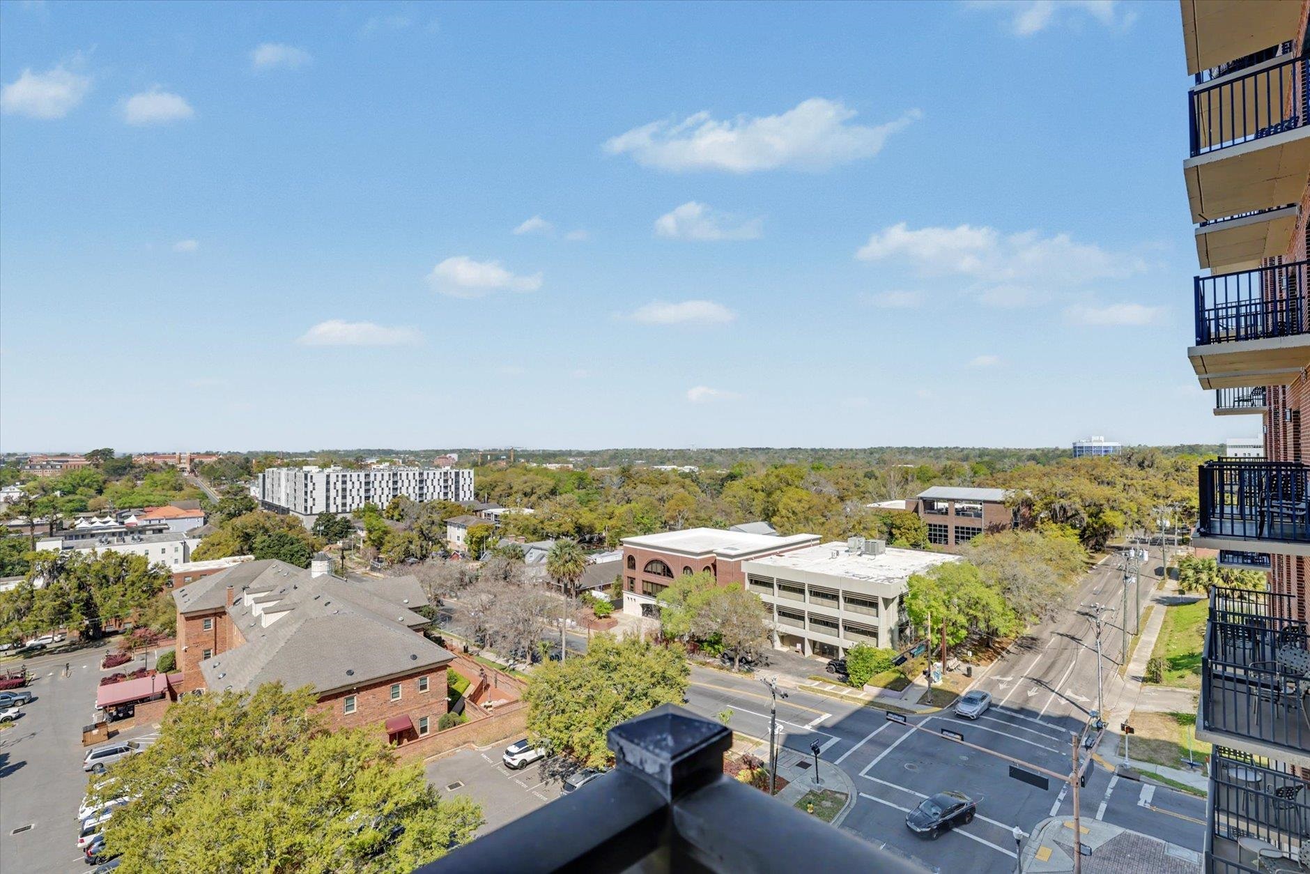 215 W COLLEGE Avenue Unit: 606B