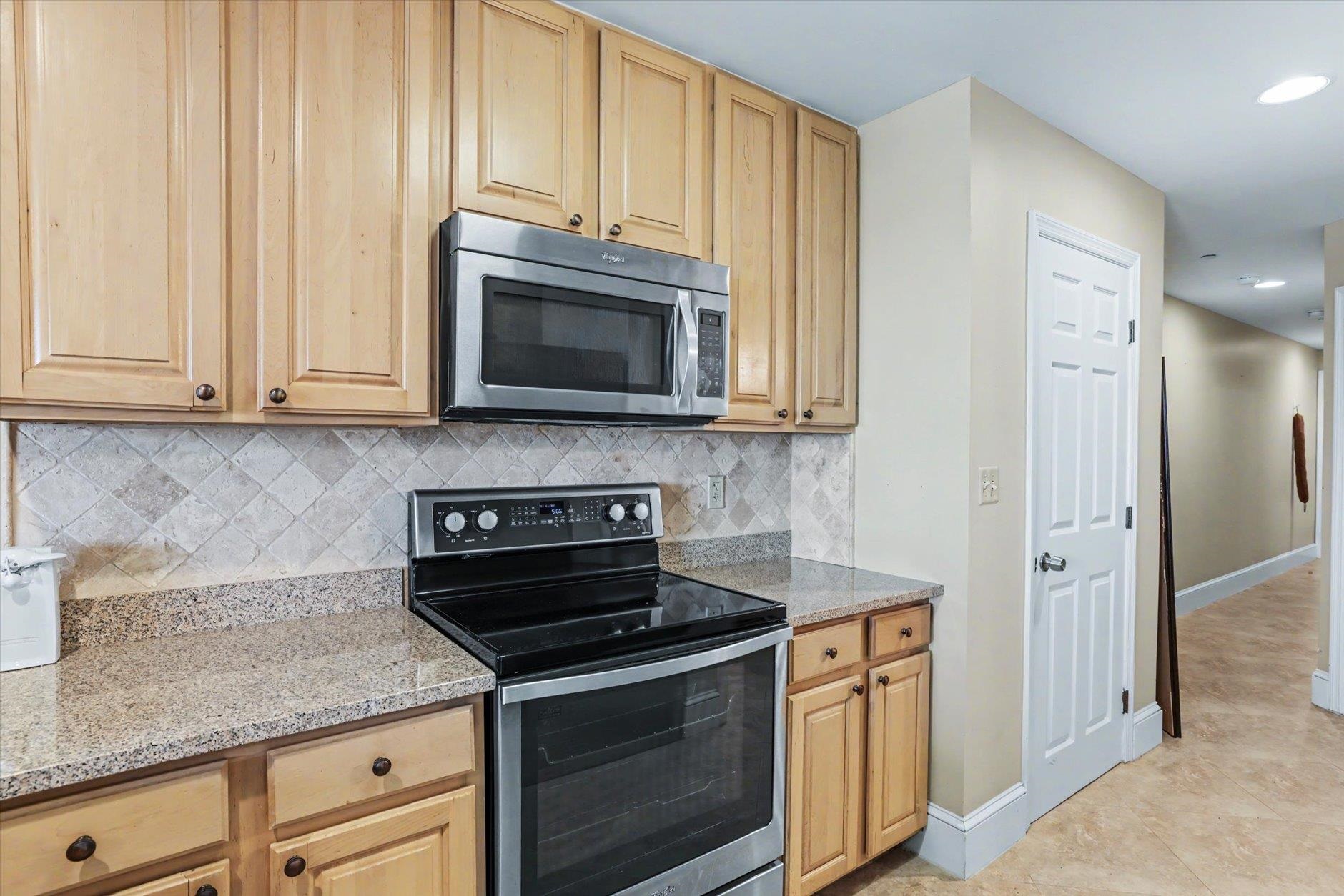215 W COLLEGE Avenue Unit: 606B