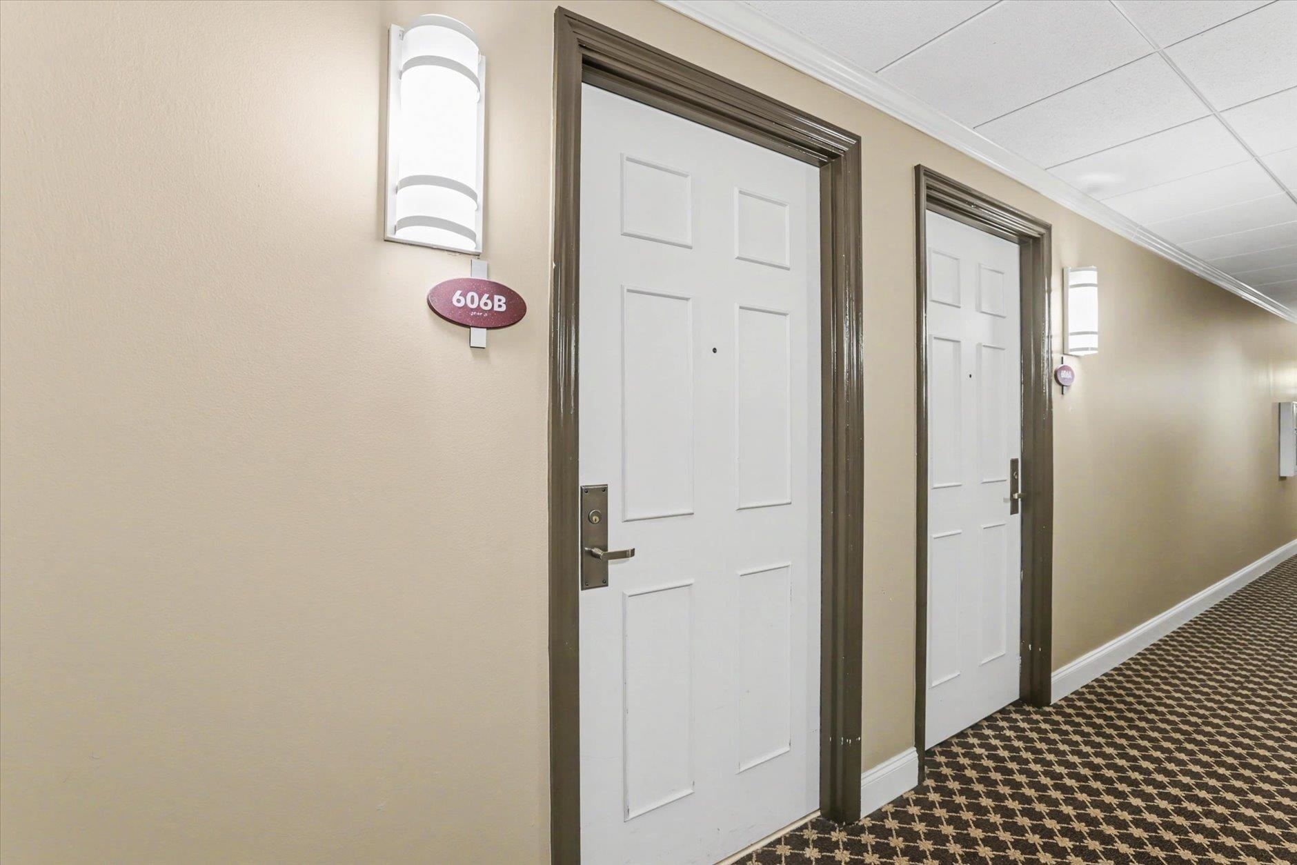 215 W COLLEGE Avenue Unit: 606B