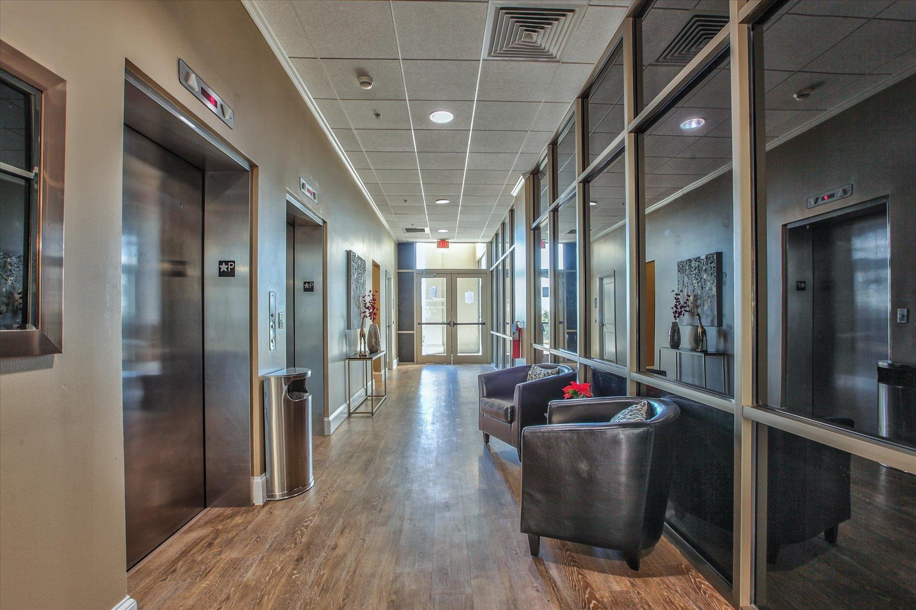 215 W COLLEGE Avenue Unit: 606B