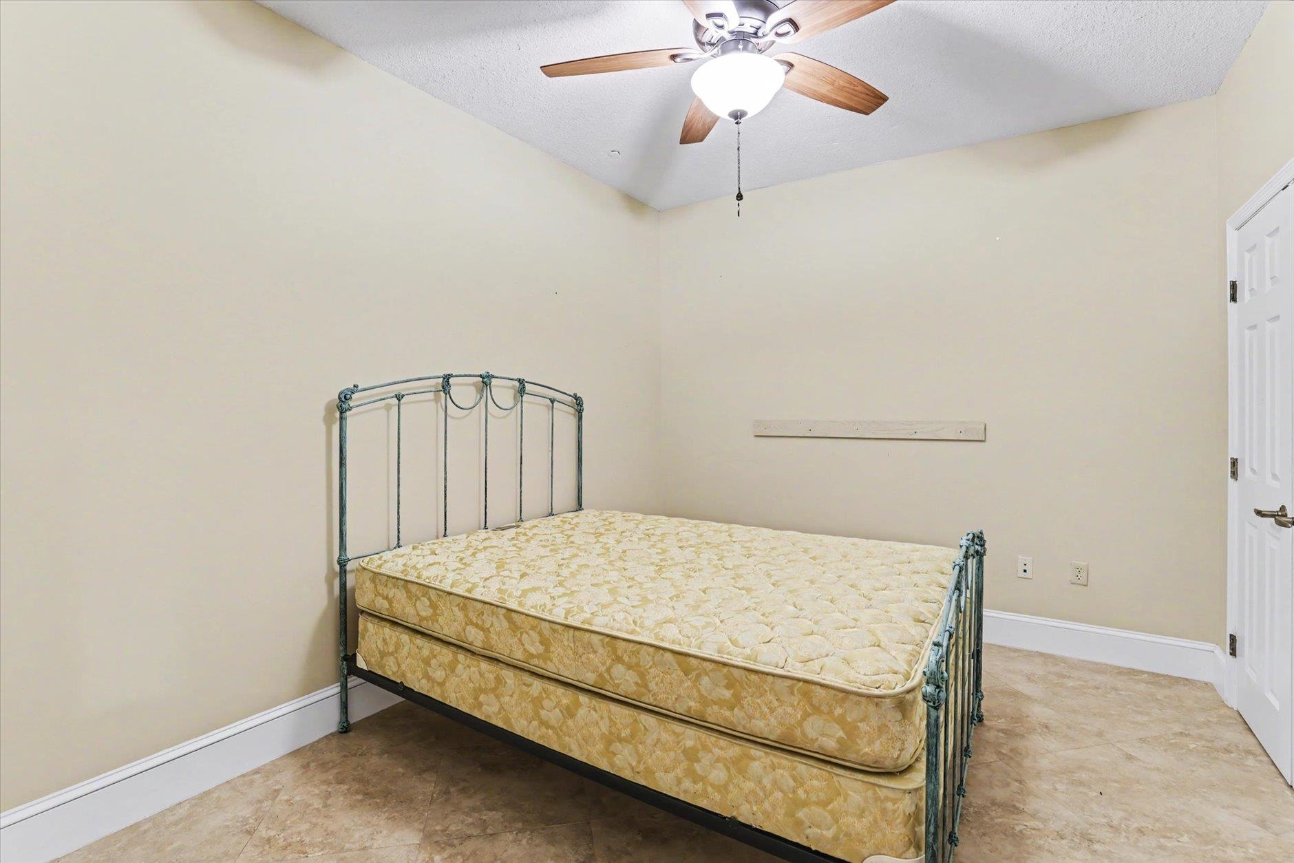 215 W COLLEGE Avenue Unit: 606B
