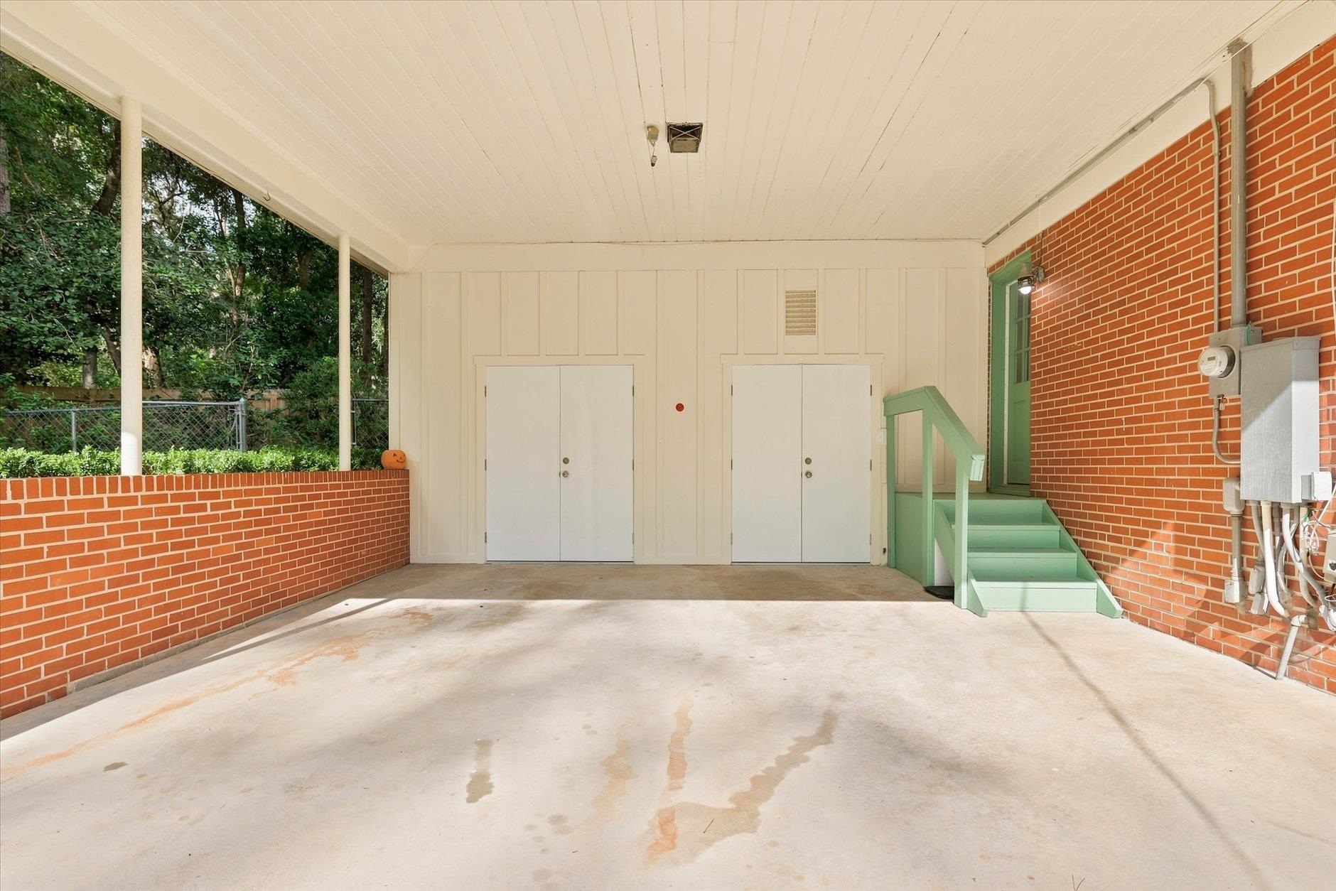 1318 W Indianhead Drive