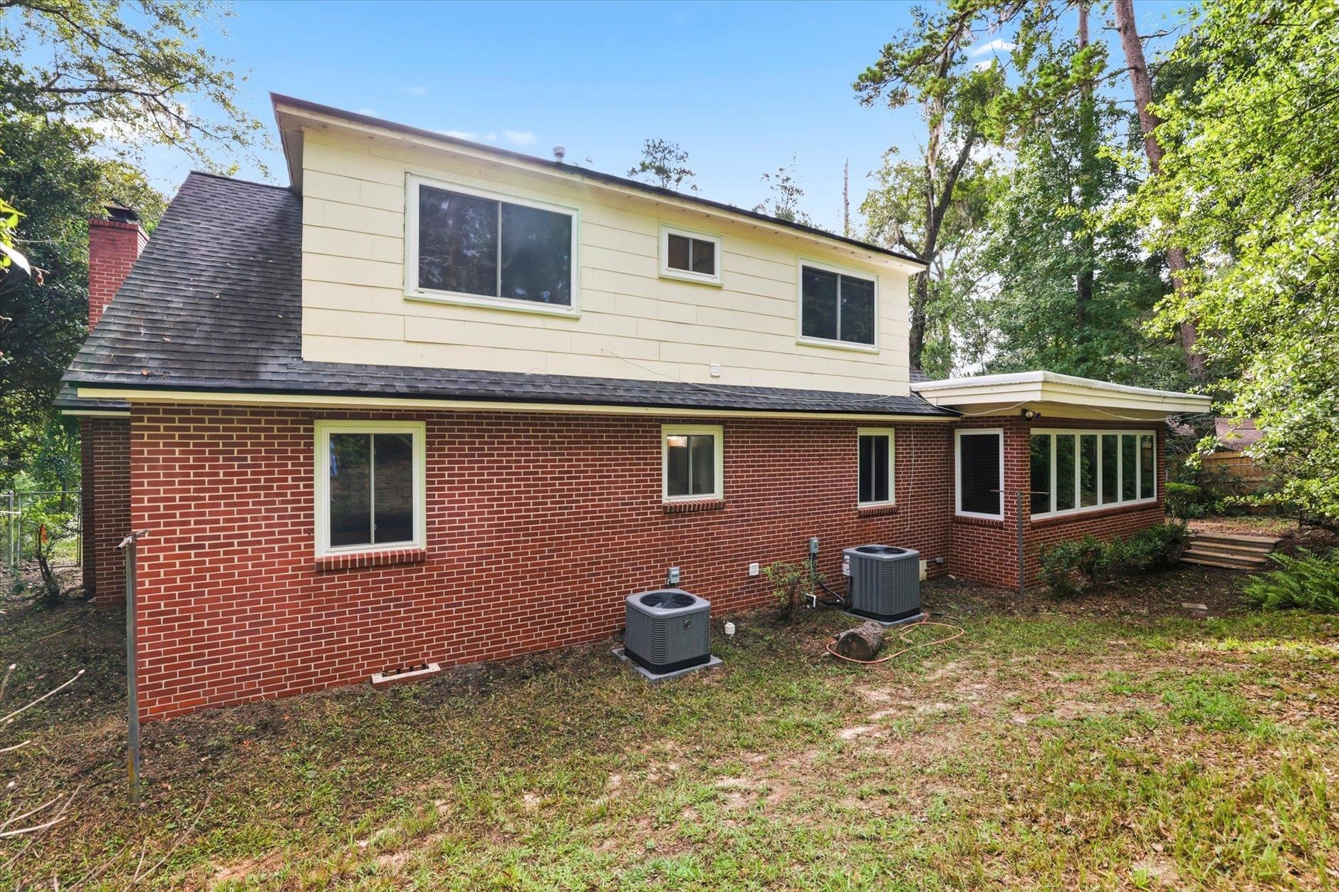 1318 W Indianhead Drive