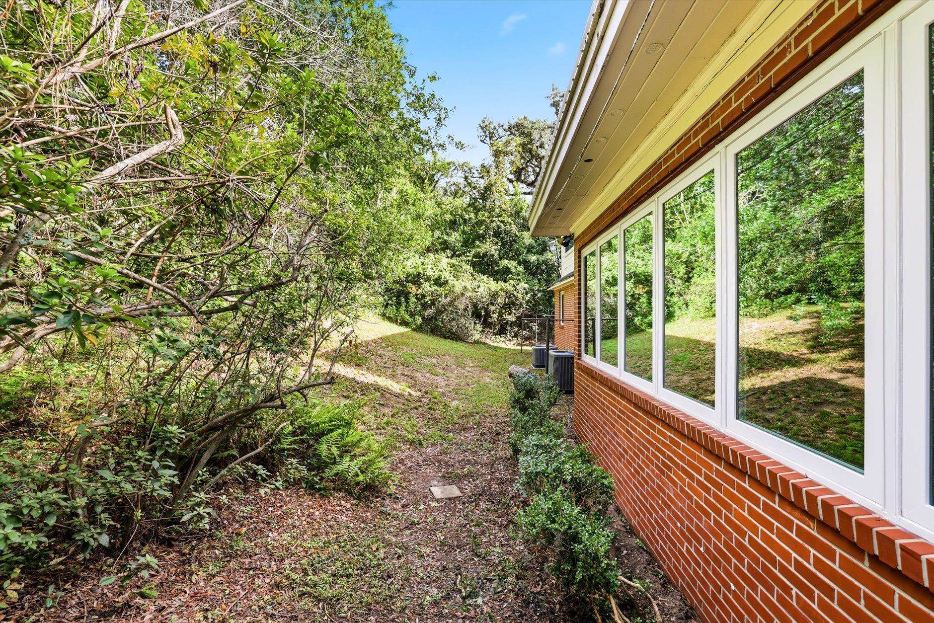 1318 W Indianhead Drive