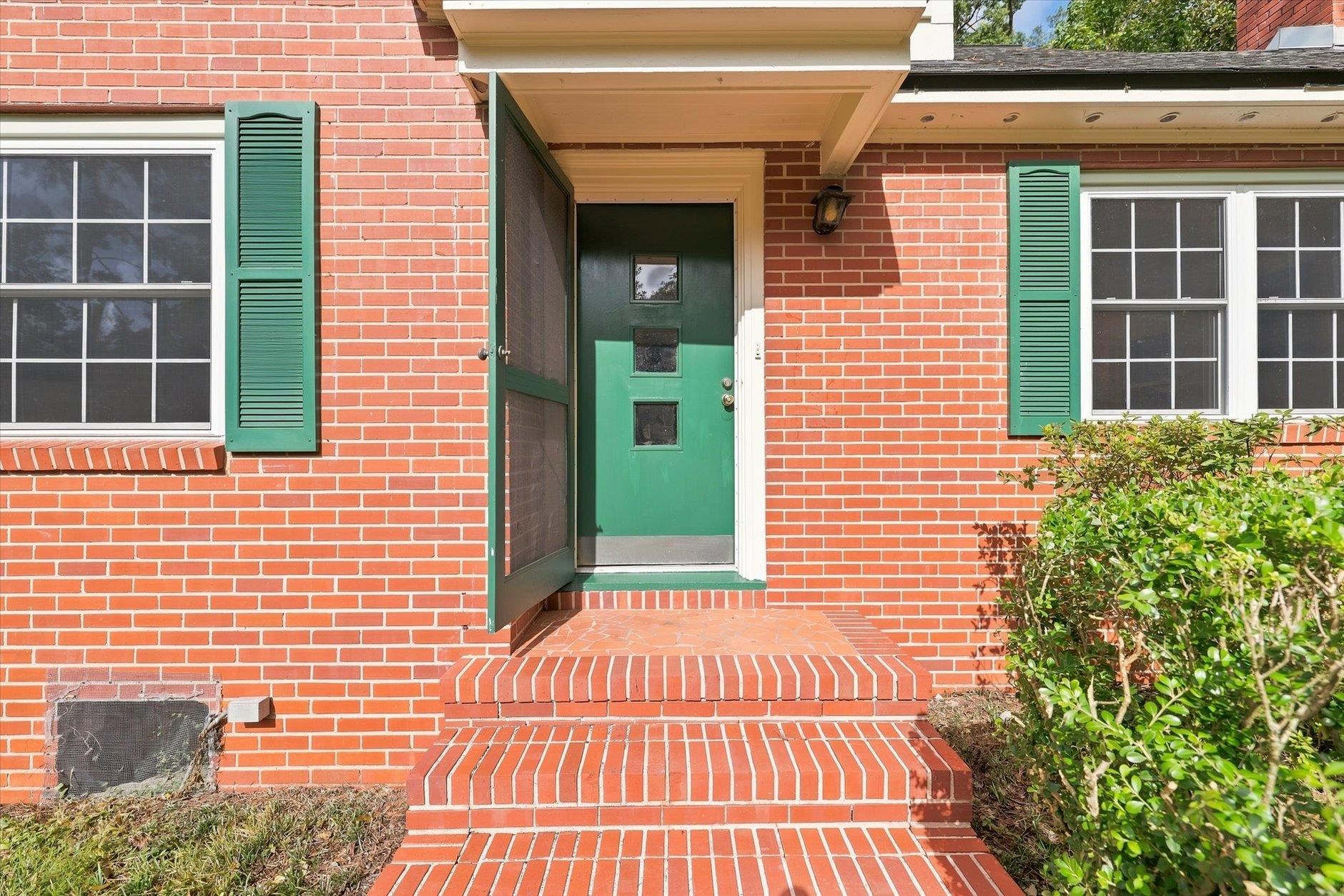 1318 W Indianhead Drive