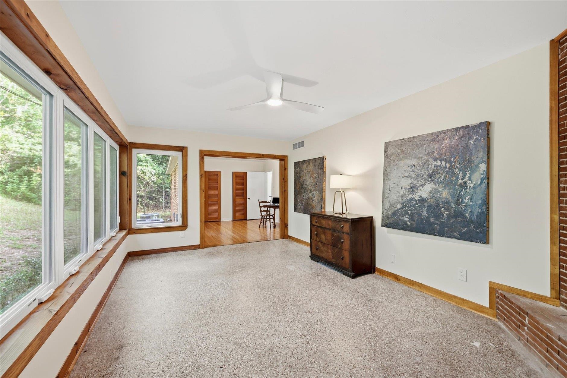 1318 W Indianhead Drive