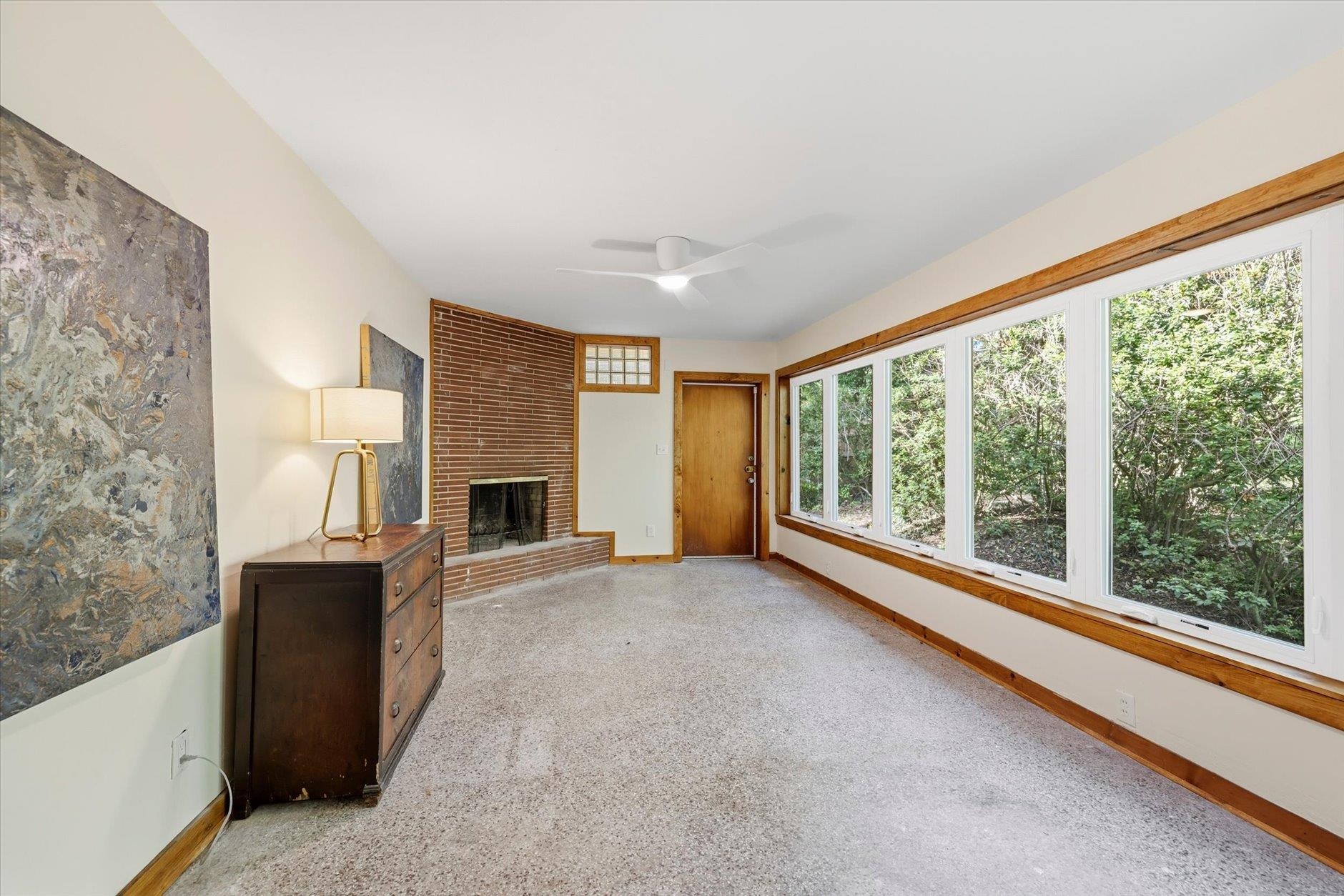1318 W Indianhead Drive