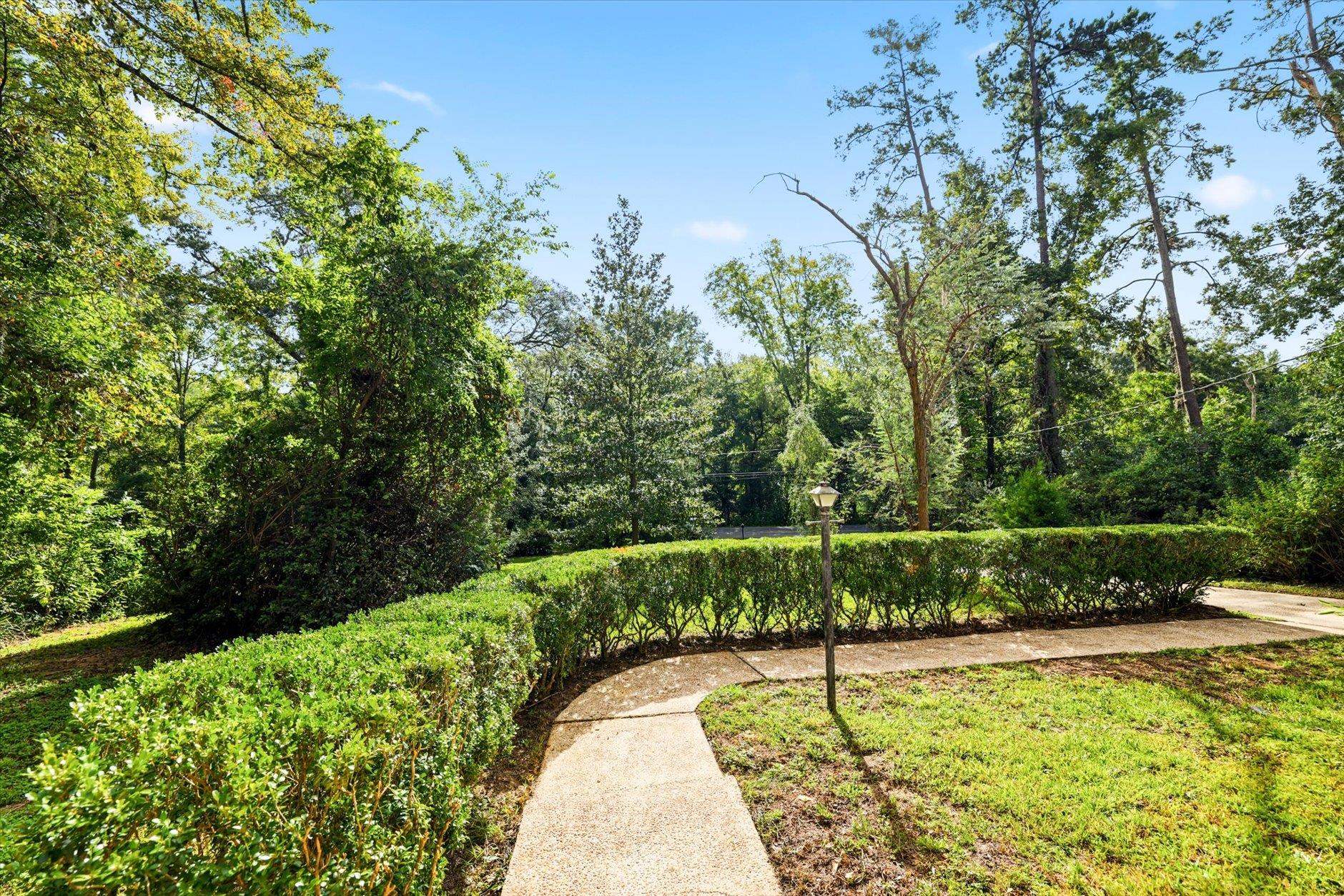 1318 W Indianhead Drive