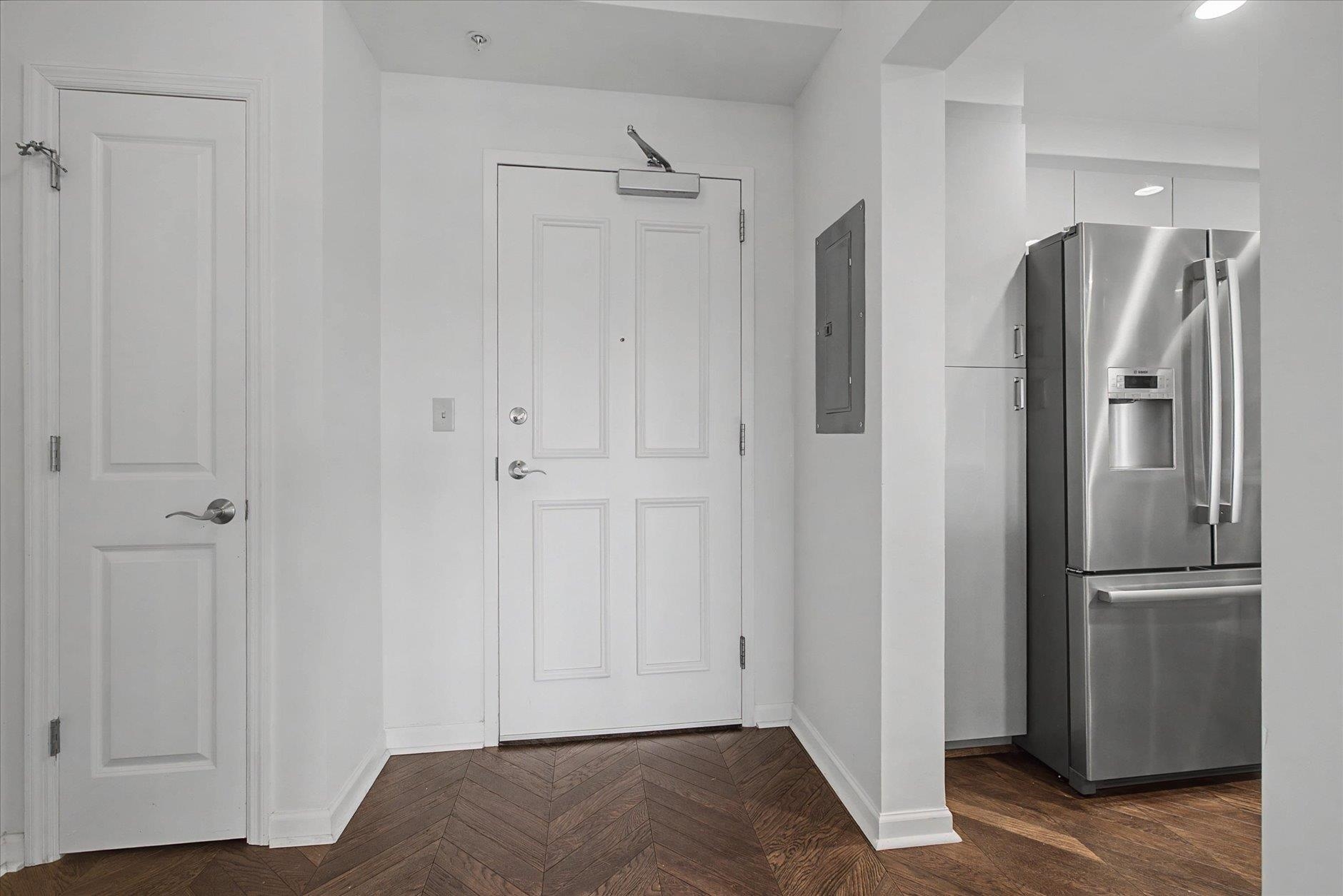 121 N Monroe Street Unit: 1206