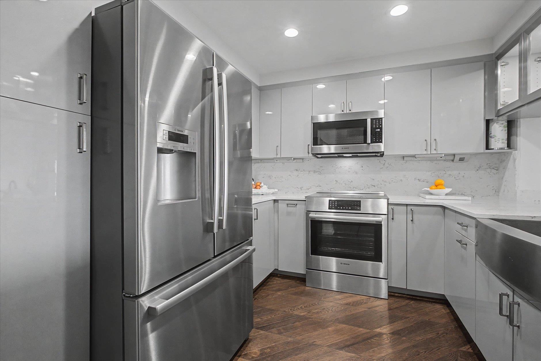 121 N Monroe Street Unit: 1206