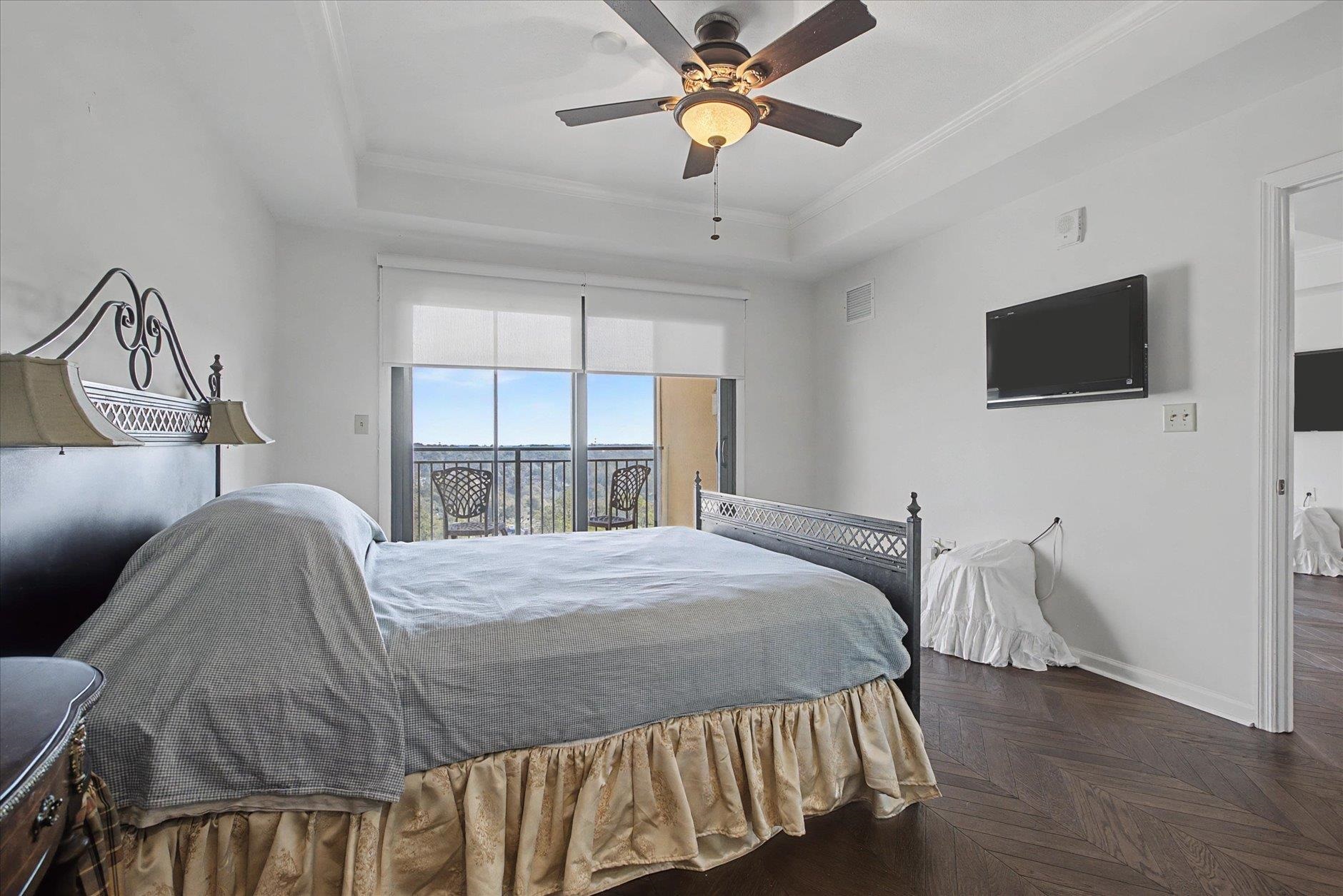 121 N Monroe Street Unit: 1206