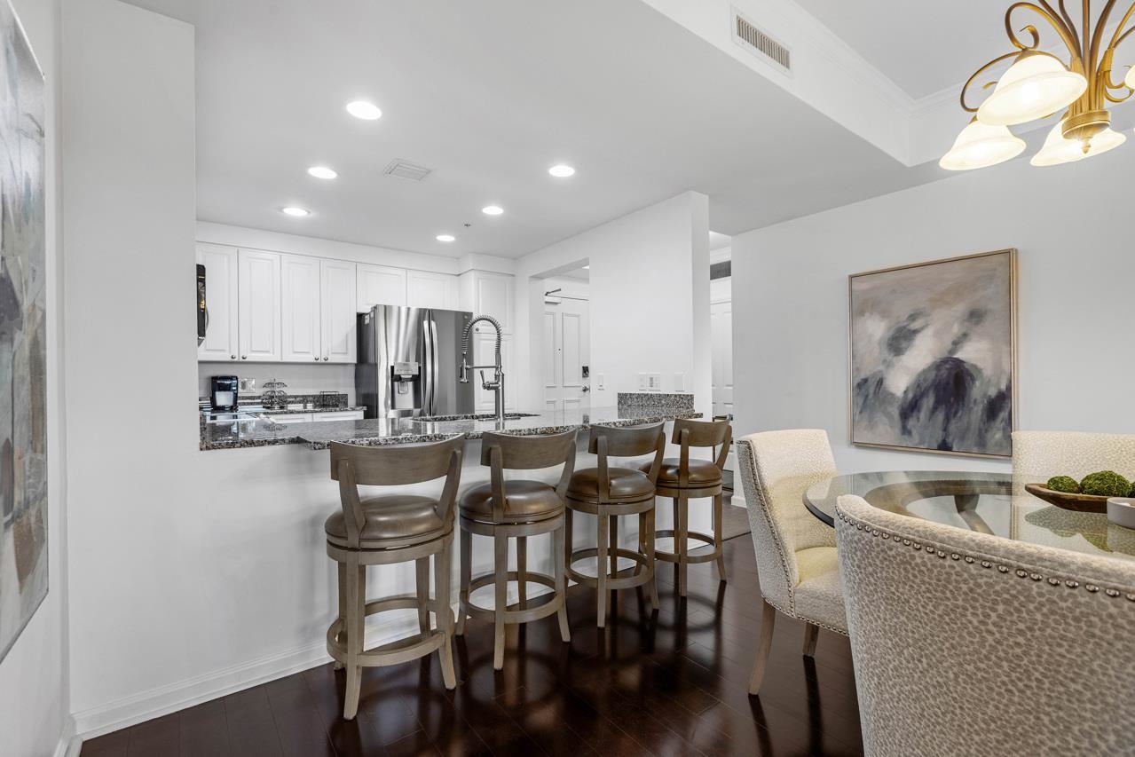 121 N Monroe Street Unit: 7008