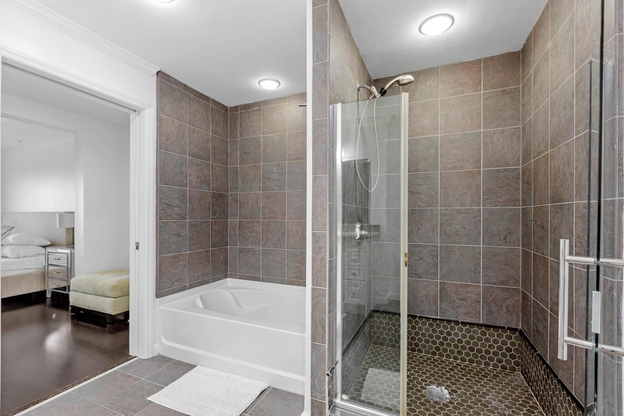 121 N Monroe Street Unit: 7008