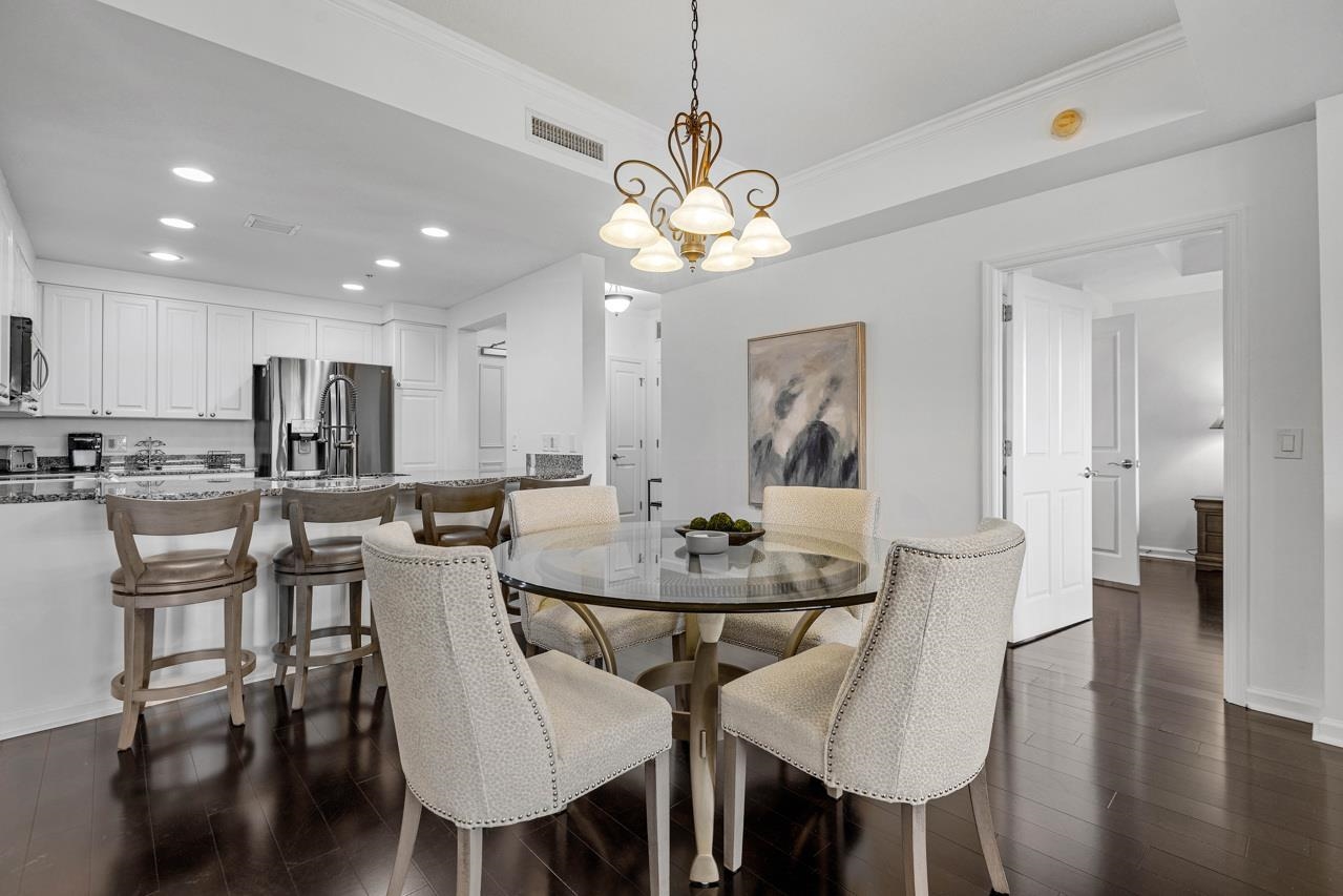121 N Monroe Street Unit: 7008