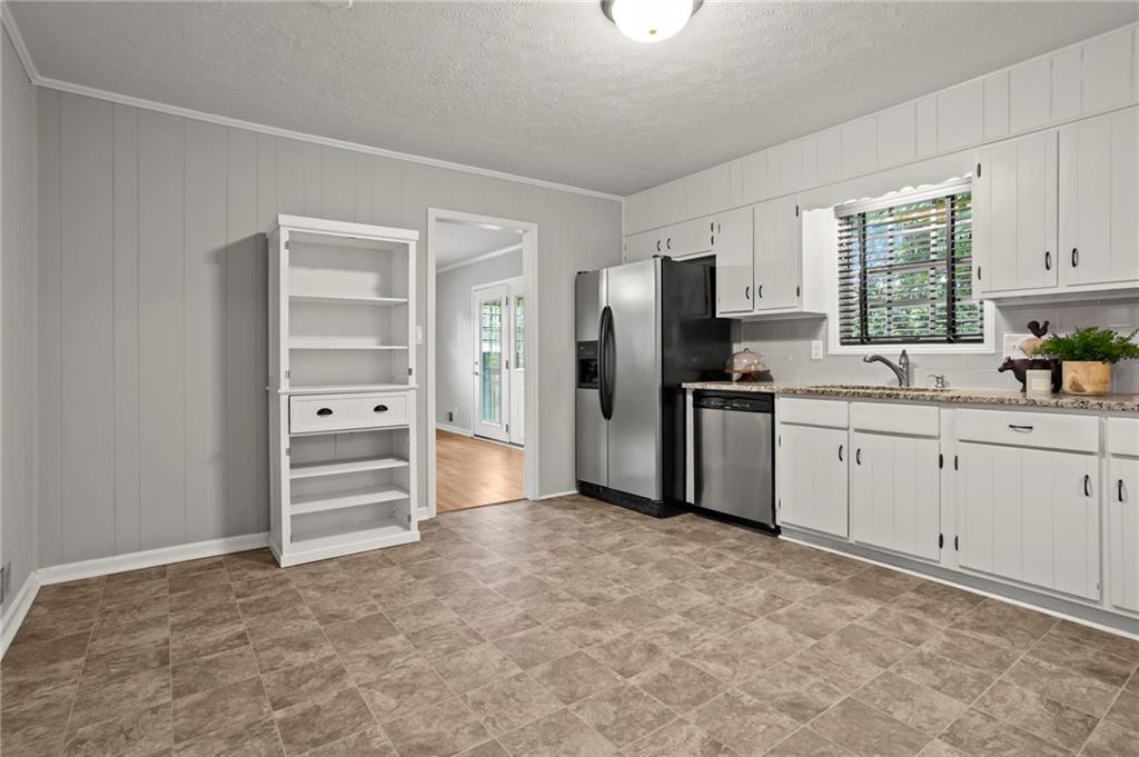 110 Suburban Drive NE